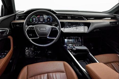 2022 Audi e-tron Premium Plus