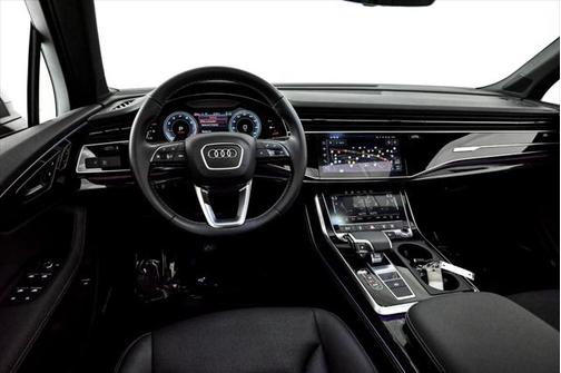 2025 Audi Q7 45 Premium Plus