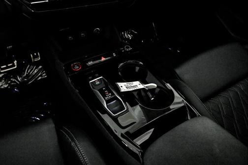 2025 Audi SQ6 e-tron CERTIFIED Prestige/ Edition 1
