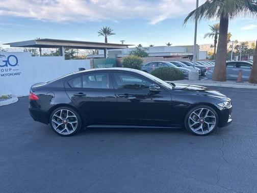 2017 Jaguar XE 35t R-Sport