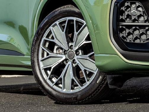 Green Metallic 2026 Audi Q5 2.0T Premium