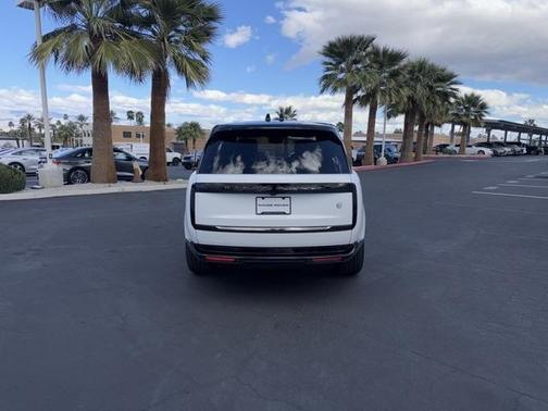 2024 Land Rover Range Rover P615 SV