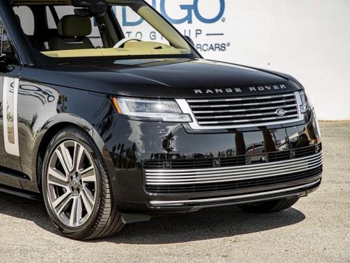 2025 Land Rover Range Rover P615 SV