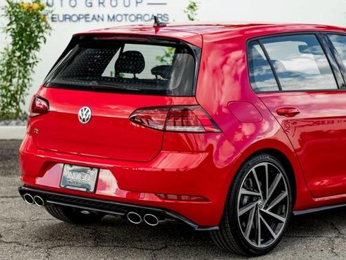 2019 Volkswagen Golf R 2.0T w/DCC & Navigation