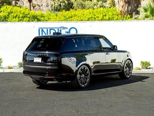 Santorini Black 2026 Land Rover Range Rover P400 SE 7 Seat