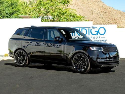 Santorini Black 2026 Land Rover Range Rover P400 SE 7 Seat
