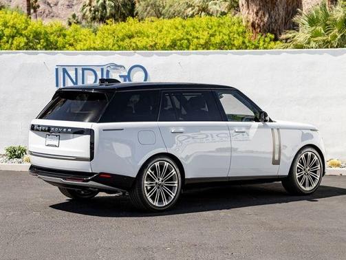 Fuji White 2026 Land Rover Range Rover P400 SE 7 Seat