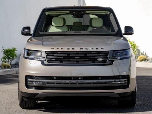 2025 Land Rover Range Rover P550e SE