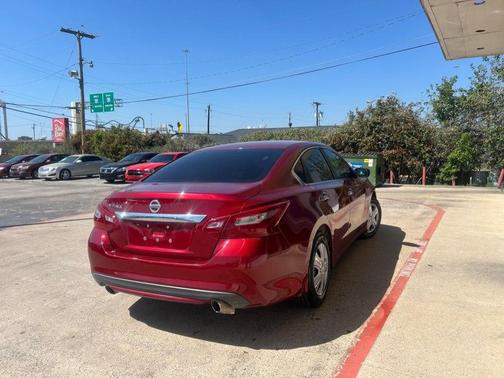 Scarlet Ember 2018 Nissan Altima 2.5 SV