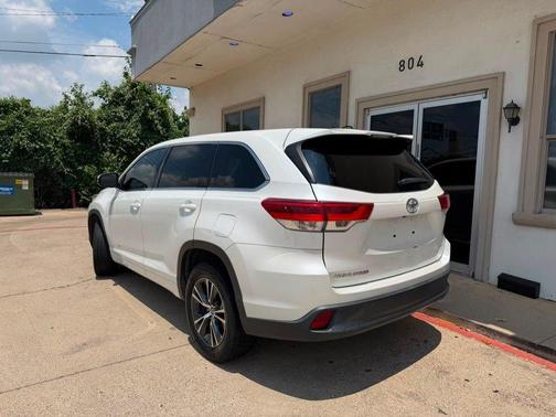 Blizzard Pearl 2017 Toyota Highlander LE I4