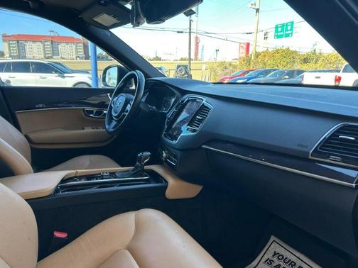 2017 Volvo XC90 T5 Momentum