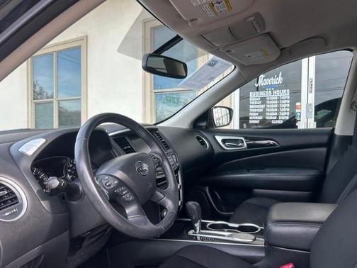 2019 Nissan Pathfinder SV