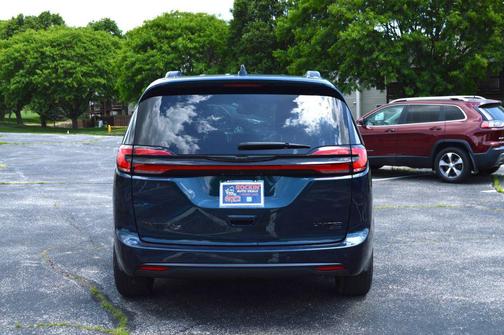 Fathom Blue Pearlcoat 2023 Chrysler Pacifica Limited