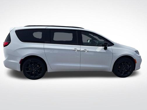 Bright White Clearcoat 2026 Chrysler Pacifica Limited