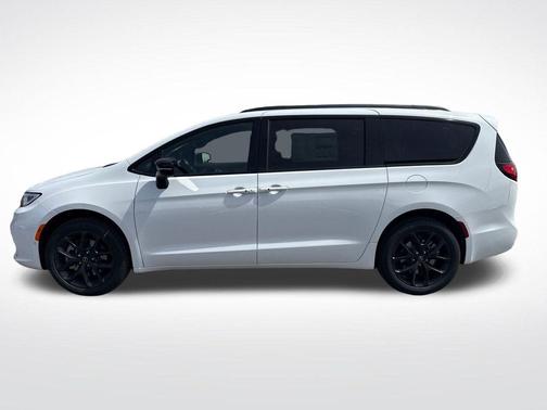 Bright White Clearcoat 2026 Chrysler Pacifica Limited