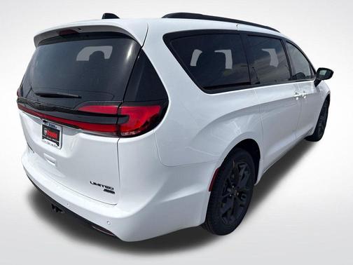 Bright White Clearcoat 2026 Chrysler Pacifica Limited