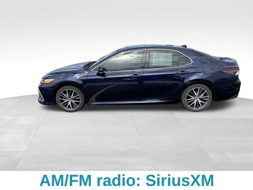 2022 Toyota Camry Hybrid XLE