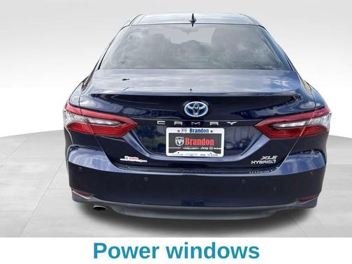 2022 Toyota Camry Hybrid XLE