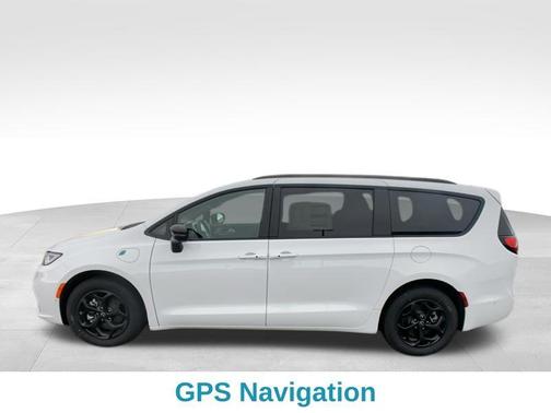 2025 Chrysler Pacifica Hybrid Select