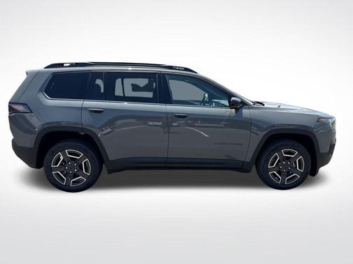 Sting Gray Clearcoat 2026 Jeep Cherokee LAREDO/LIMITED