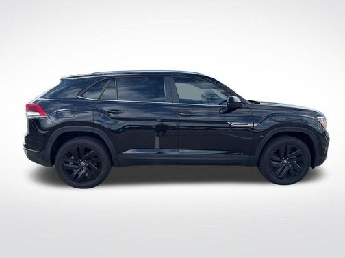 Deep Black Pearl Effect 2022 Volkswagen Atlas Cross Sport 3.6L V6 SE w/Technology