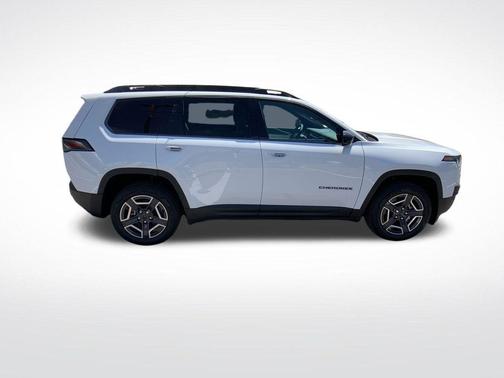 Bright White Clearcoat 2026 Jeep Cherokee LAREDO/LIMITED