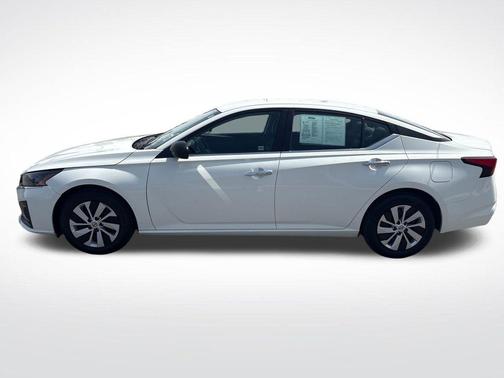 Glacier White 2024 Nissan Altima 2.5 S