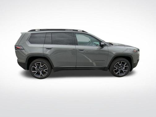 Sting Gray Clearcoat 2026 Jeep Cherokee Overland