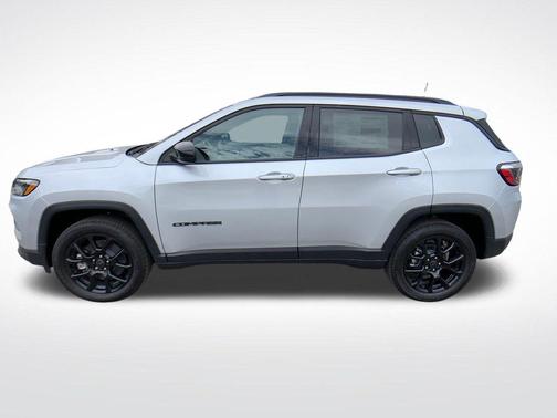 Silver Zynith 2026 Jeep Compass Latitude