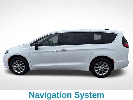 Bright White Clearcoat 2026 Chrysler Pacifica Limited