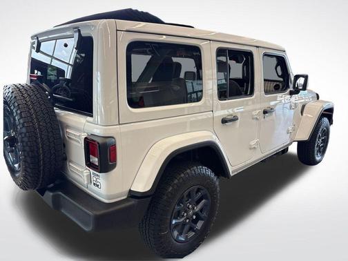 Granite Crystal Clearcoat Metallic 2026 Jeep Wrangler Rubicon