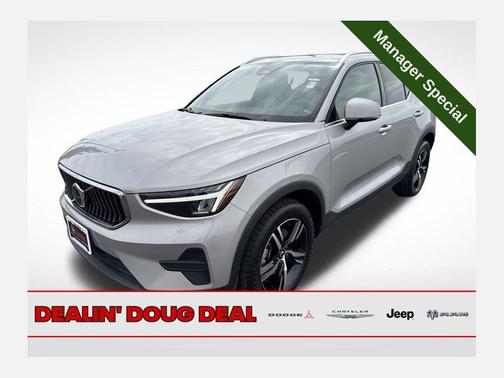 2025 Volvo XC40 B5 Core Bright Theme