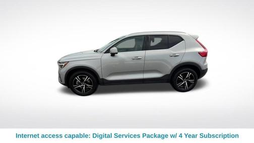2025 Volvo XC40 B5 Core Bright Theme