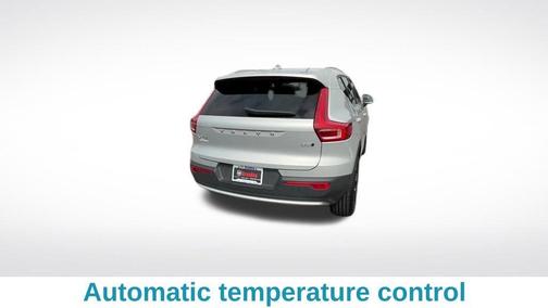 2025 Volvo XC40 B5 Core Bright Theme