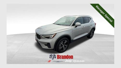 2025 Volvo XC40 B5 Core Bright Theme
