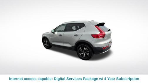 2025 Volvo XC40 B5 Core Bright Theme