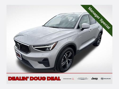 2025 Volvo XC40 B5 Core Bright Theme