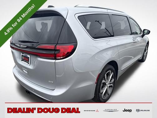 Silver Mist Clearcoat 2026 Chrysler Pacifica Pinnacle