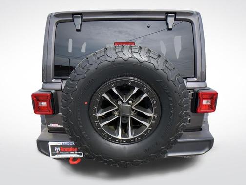 Granite Crystal Clearcoat Metallic 2026 Jeep Wrangler Rubicon