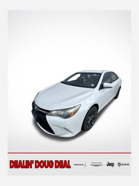 Blizzard Pearl 2016 Toyota Camry SE
