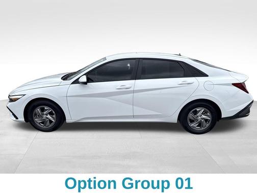 2025 Hyundai ELANTRA SE