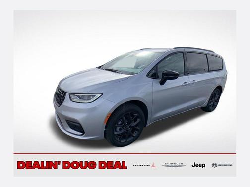 Silver Mist Clearcoat 2026 Chrysler Pacifica Select