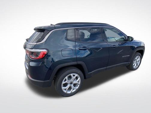 Fathom Blue Pearlcoat 2026 Jeep Compass Latitude