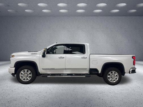 Iridescent Pearl Tricoat 2025 Chevrolet Silverado 2500 High Country