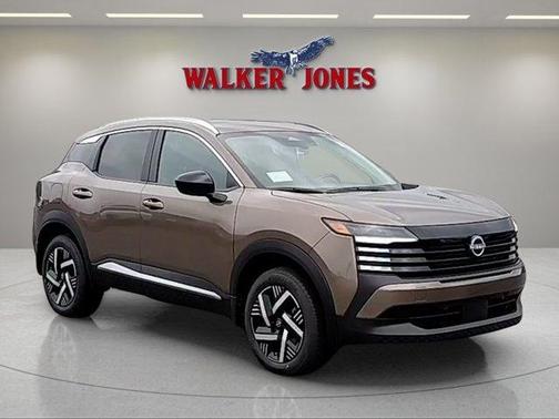 Canyon Bronze M 2026 Nissan Kicks SV