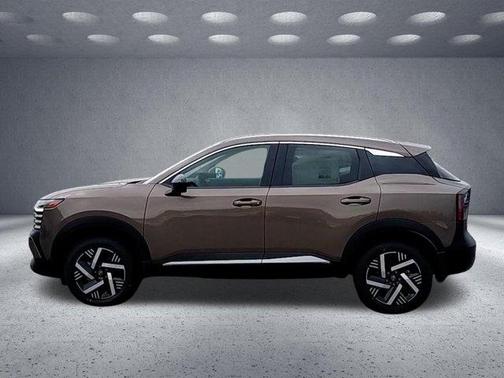 Canyon Bronze M 2026 Nissan Kicks SV