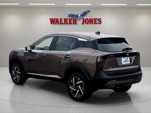 Canyon Bronze M 2026 Nissan Kicks SV