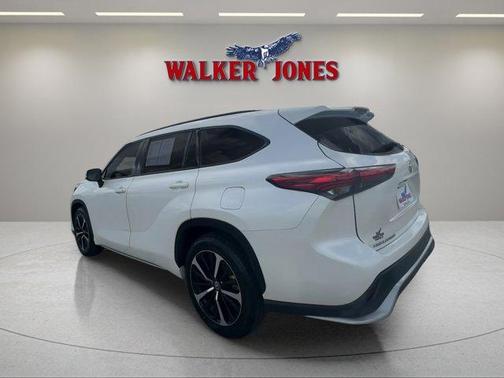 White 2021 Toyota Highlander XSE