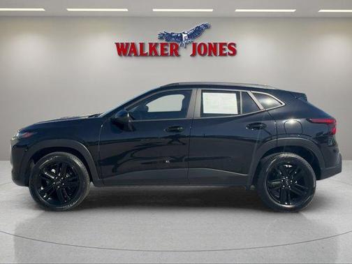 Mosaic Black Metallic 2025 Chevrolet Trax ACTIV