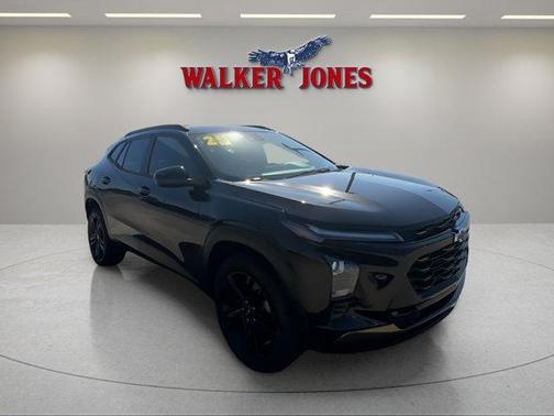 Mosaic Black Metallic 2025 Chevrolet Trax ACTIV